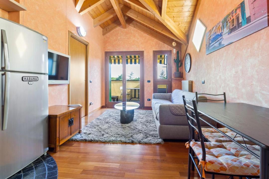 Viggiu Apartment | Lovely Orange House