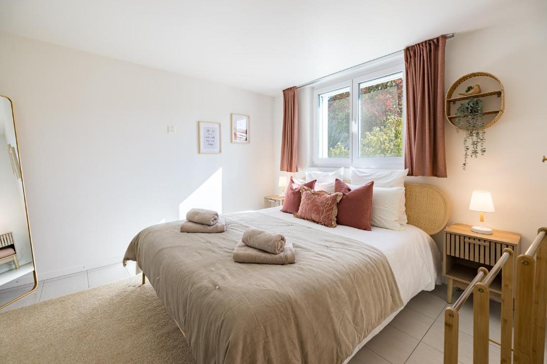 Montbrelloz Apartment | L'Escale - Vélos, Projecteur Ciné, Terrasse & Parfait pour séjour Pro avec Parking gratuit et WiFi rapide