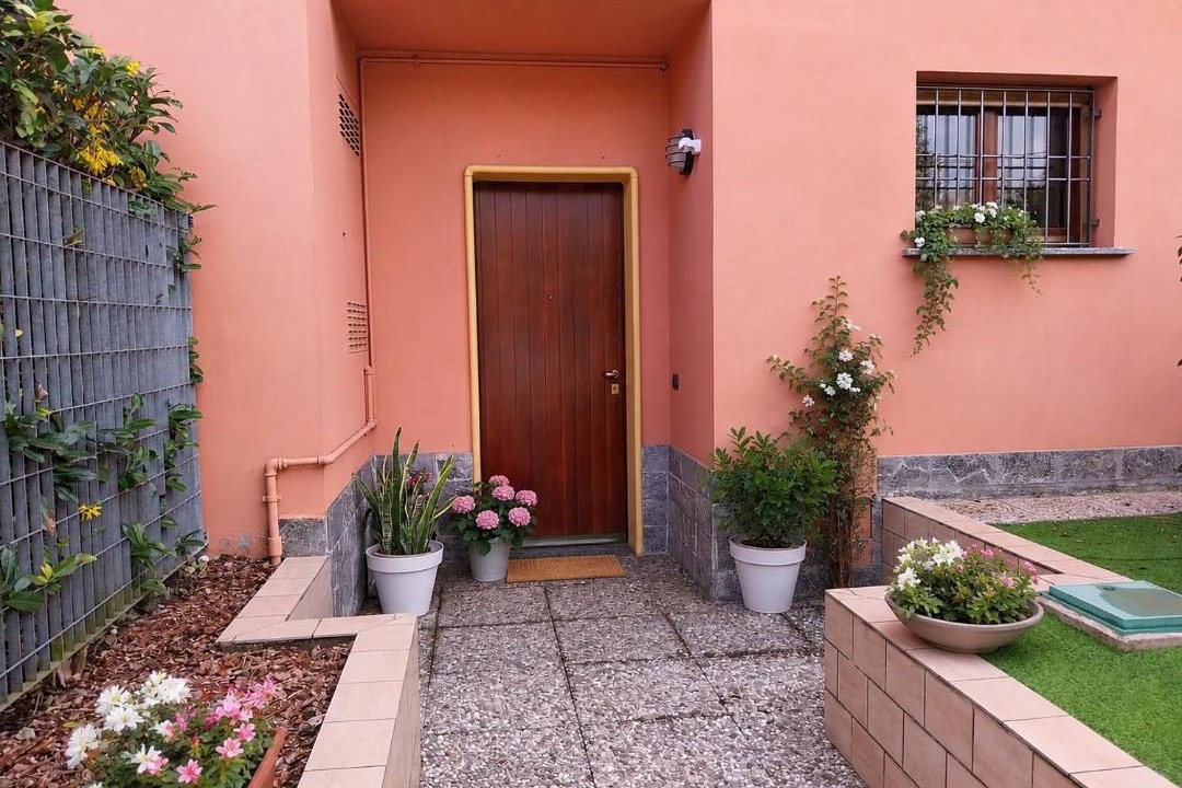 Fino Mornasco Apartment | Lilly House Perfect stopover near Lake Como Switzerland and Milan