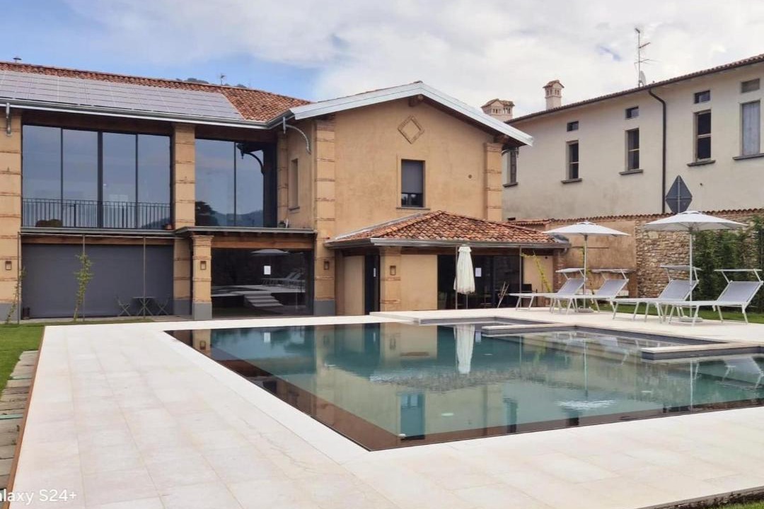 Adro Apartment | Elegant suite with porch and shared pool