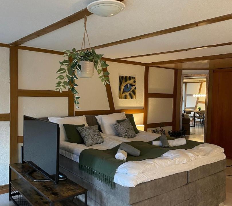Oppligen Apartment | Studio with Kitchen & Parking near Thun and Bern