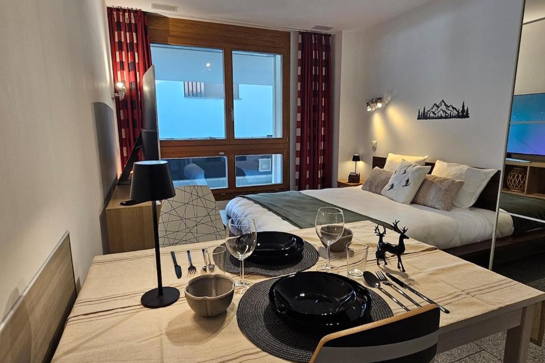 Flims Apartment | Flims Laax, Parking, Ski, Ski room, Self Check-in Wi-Fi Caumasee
