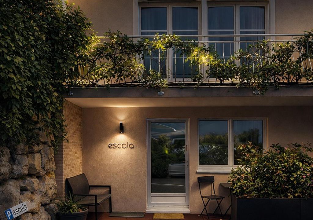 Fully Apartment | Escala