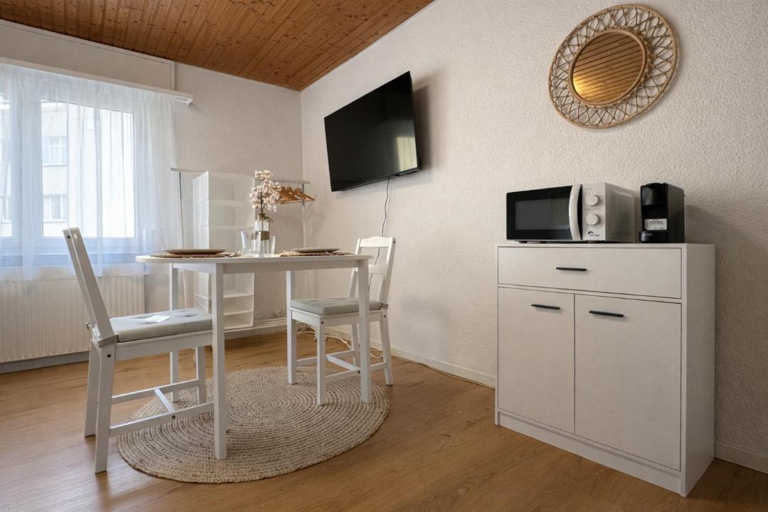 Neuhausen am Rheinfall Apartment | Studio nahe Rheinfall mit Parkplatz und Self-Check-in