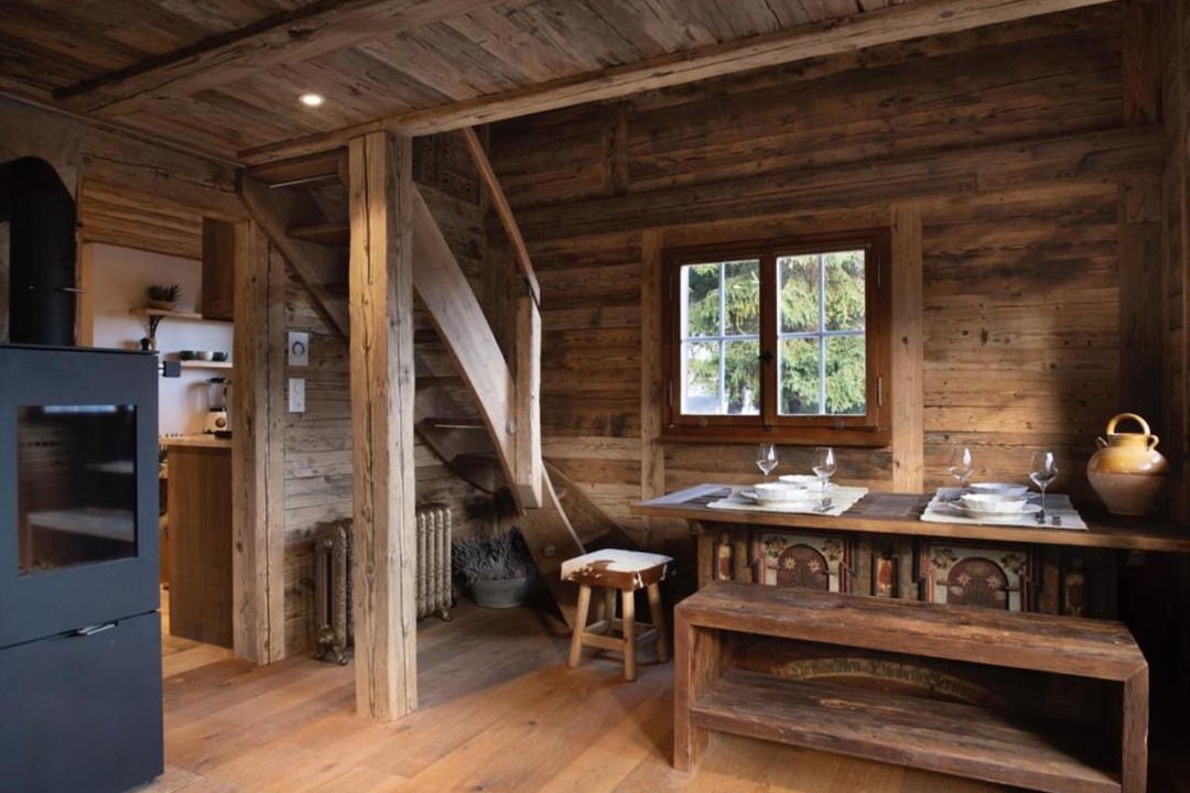 Meiringen Ski Chalet | Chalet with fireplace and sauna