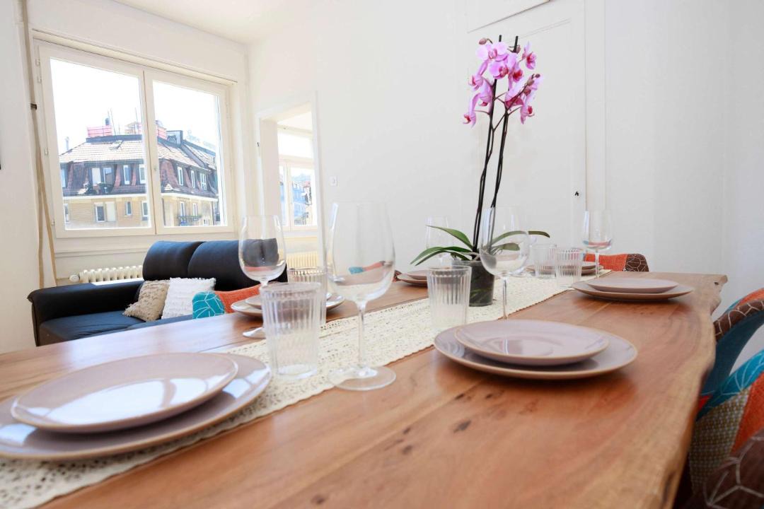 Sihlfeld Apartment | Zurich City Gem Steps to Tram Family & group