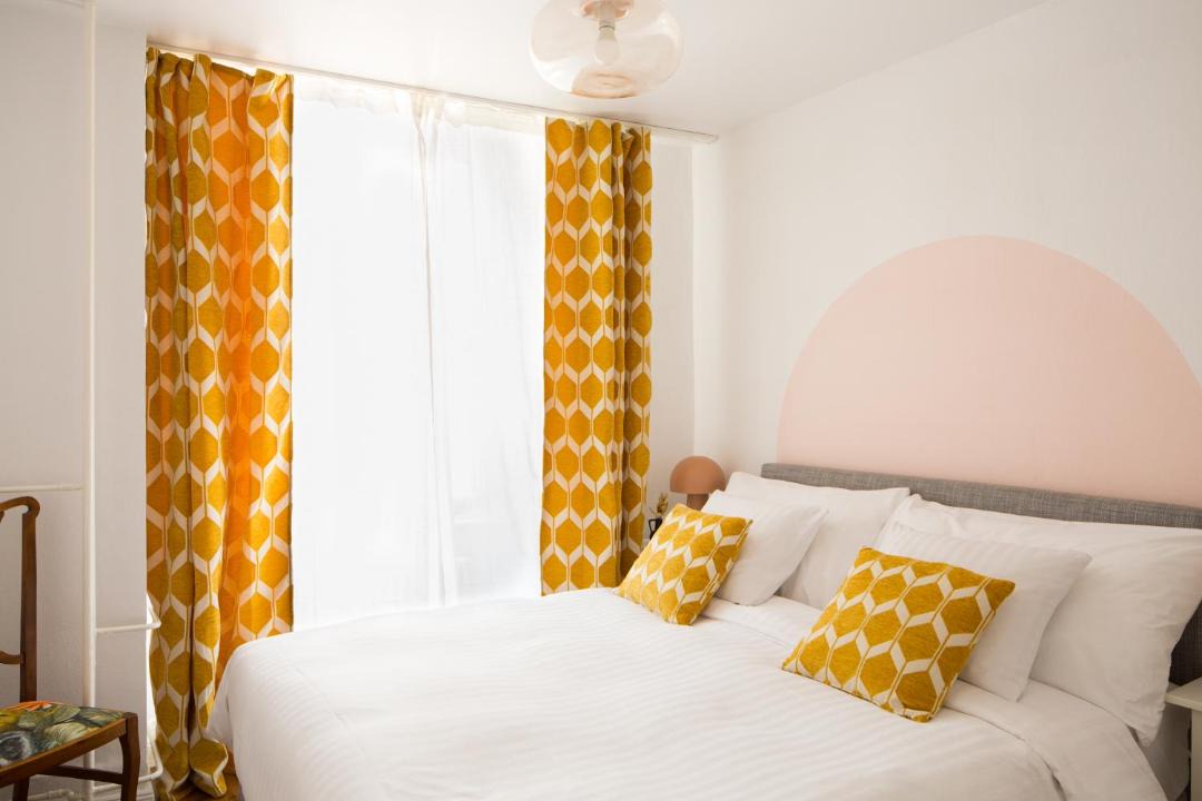 Montreux House | Marché 28 Guesthouse