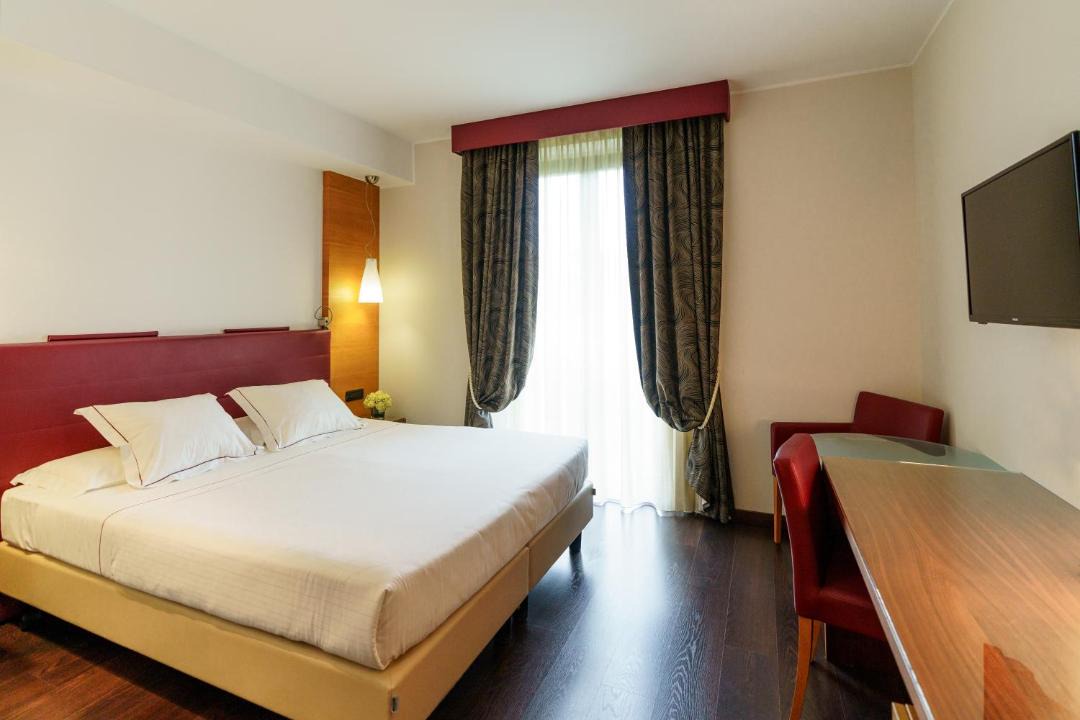 Barzano Hotel | Red's Redaelli Hotel