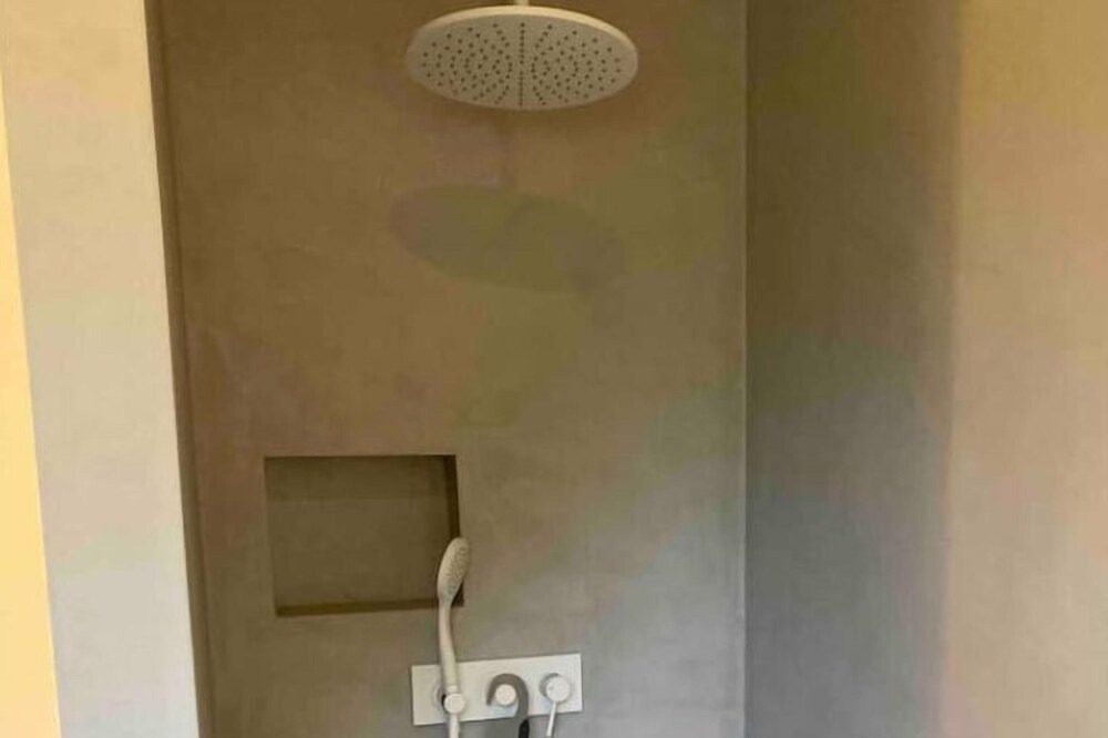Photo of Bathroom in Naefels