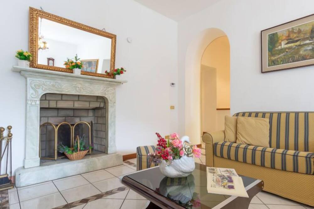 Photo of Livingroom in Moltrasio
