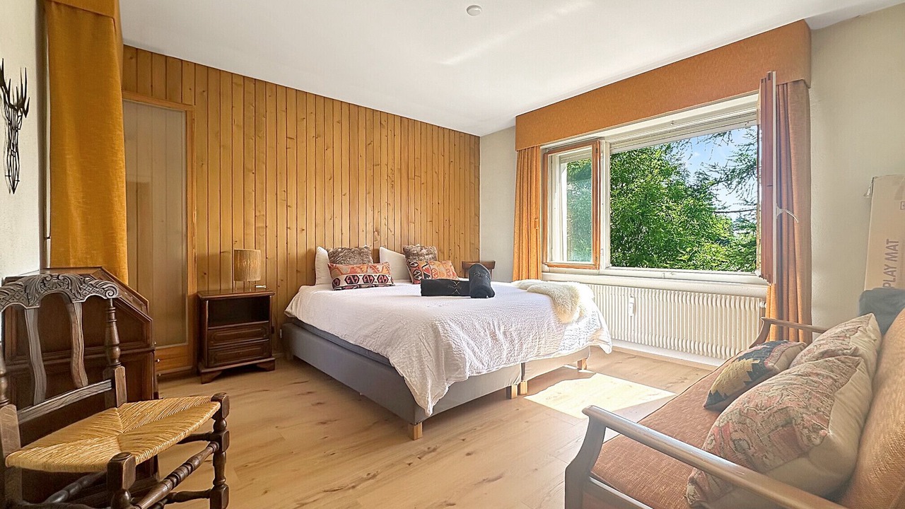 Photo of Bedroom in Lens