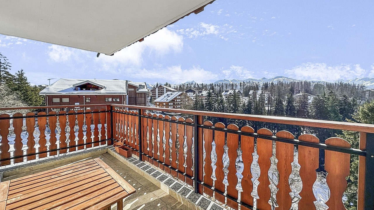 Photo of Outdoor in Lens