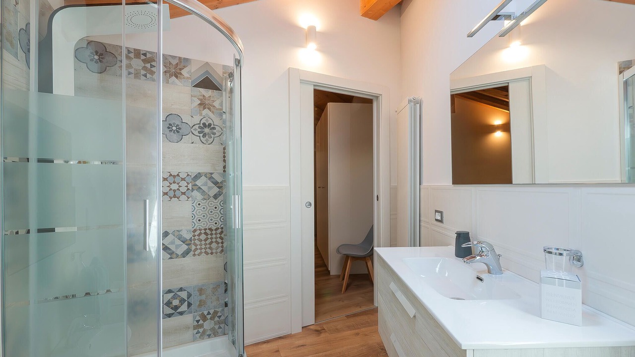 Photo of Bathroom in Bee