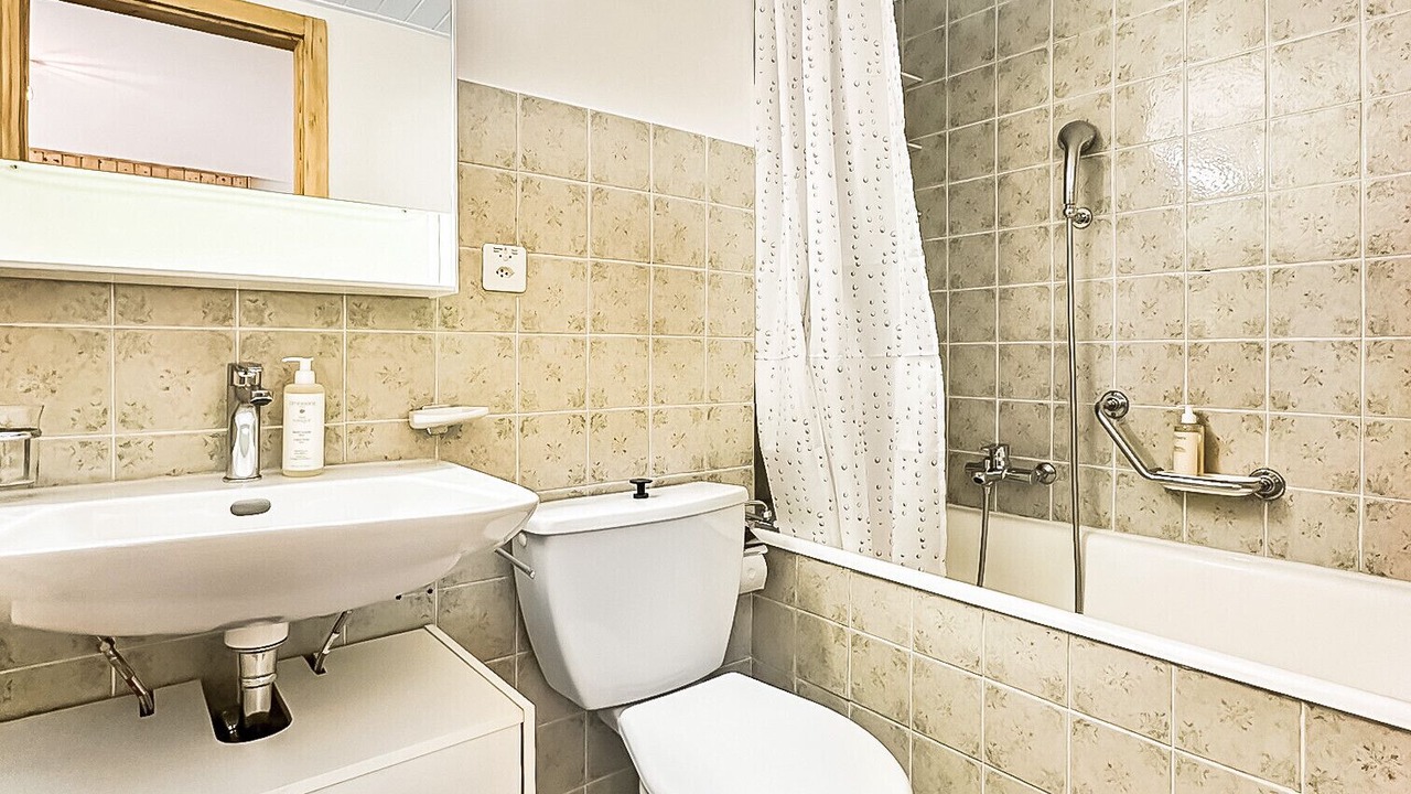 Photo of Bathroom in Vex