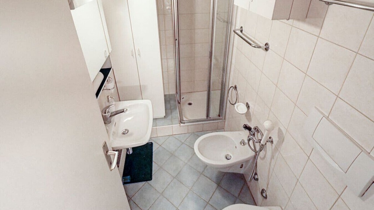 Photo of Bathroom in Lens