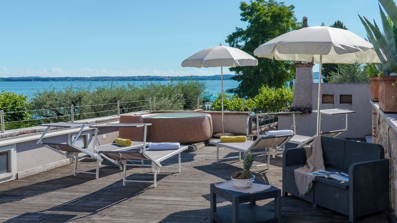 Photo of Patio Balcony in Sirmione Old Town