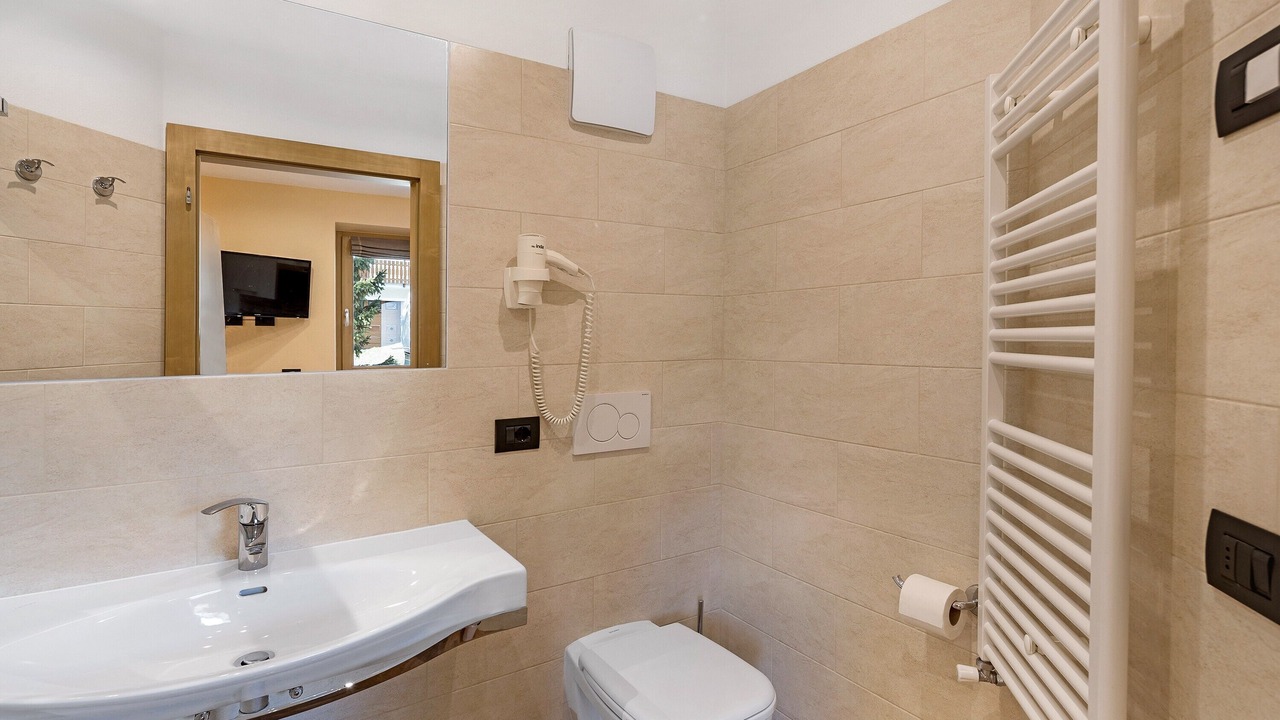 Photo of Bathroom in Trepalle