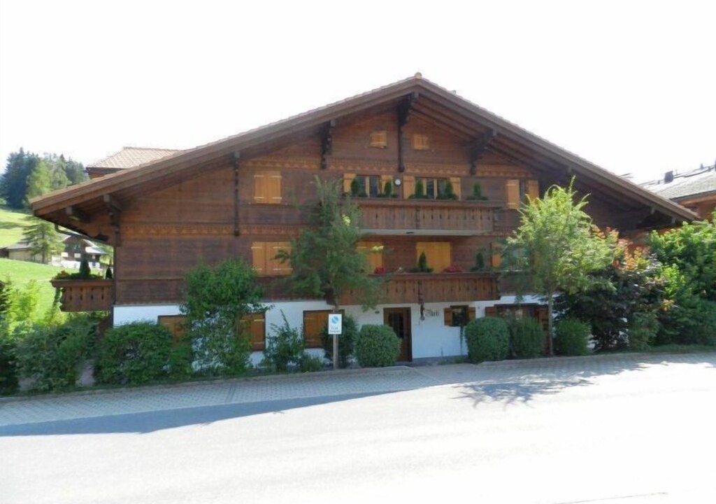 Photo of Buildings in Saanenmoeser