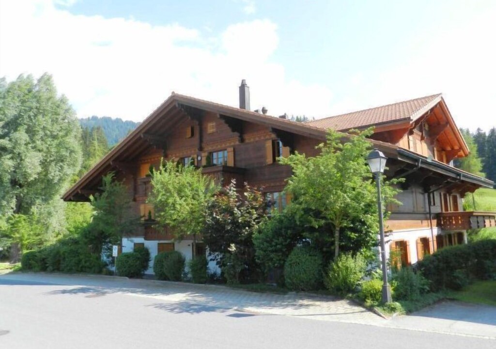 Photo of Buildings in Saanenmoeser