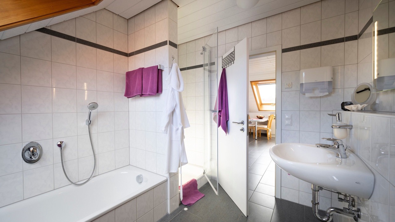 Photo of Bathroom in Schienen