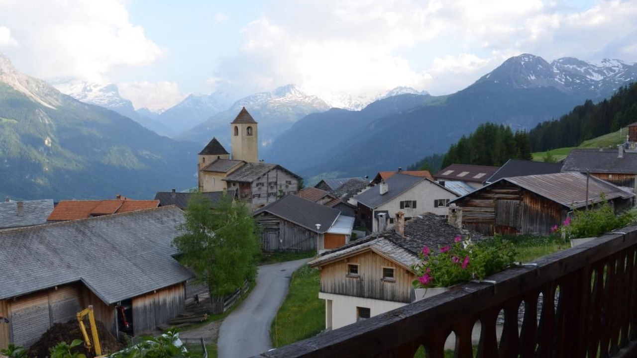 Photo of Others in Lohn