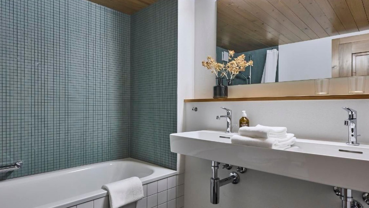 Photo of Bathroom in Elm
