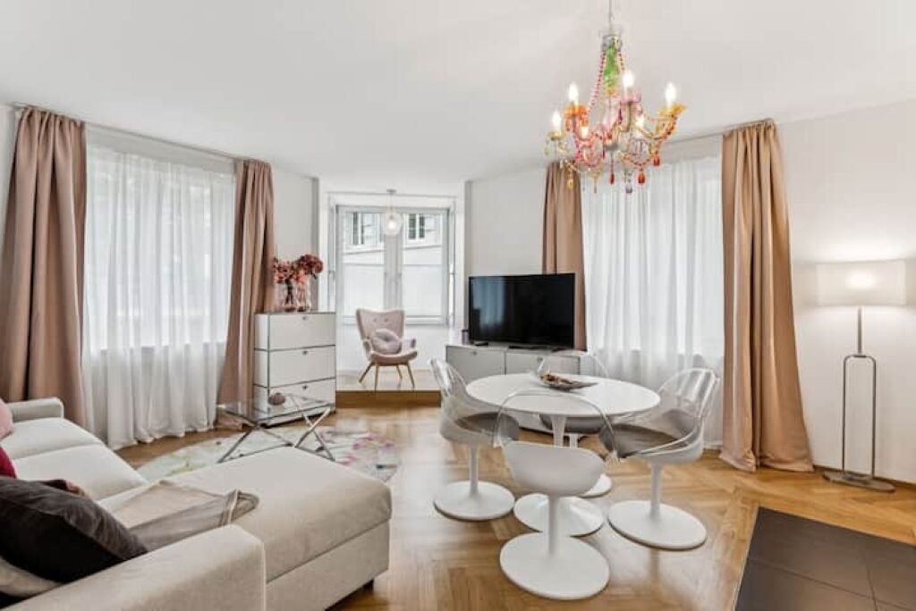 Photo of Livingroom in Center
