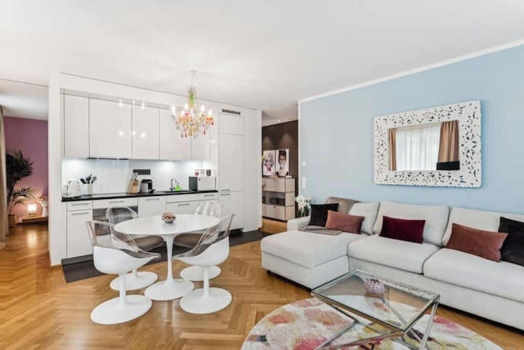 Photo of Livingroom in Center