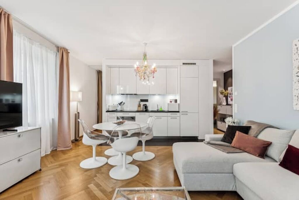 Photo of Livingroom in Center