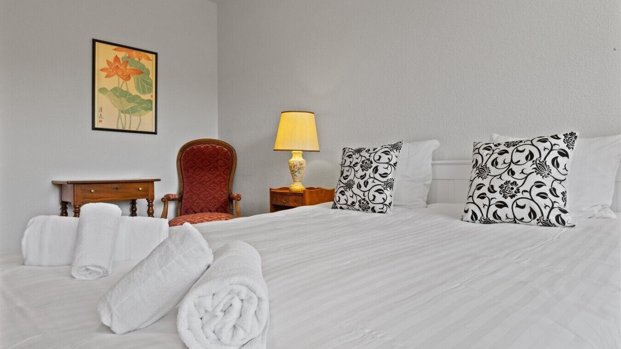 Photo of Bedroom in Lens