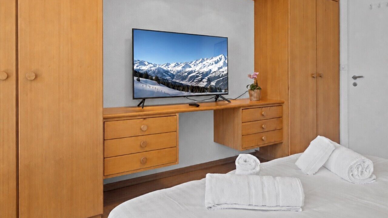 Photo of Bedroom in Lens
