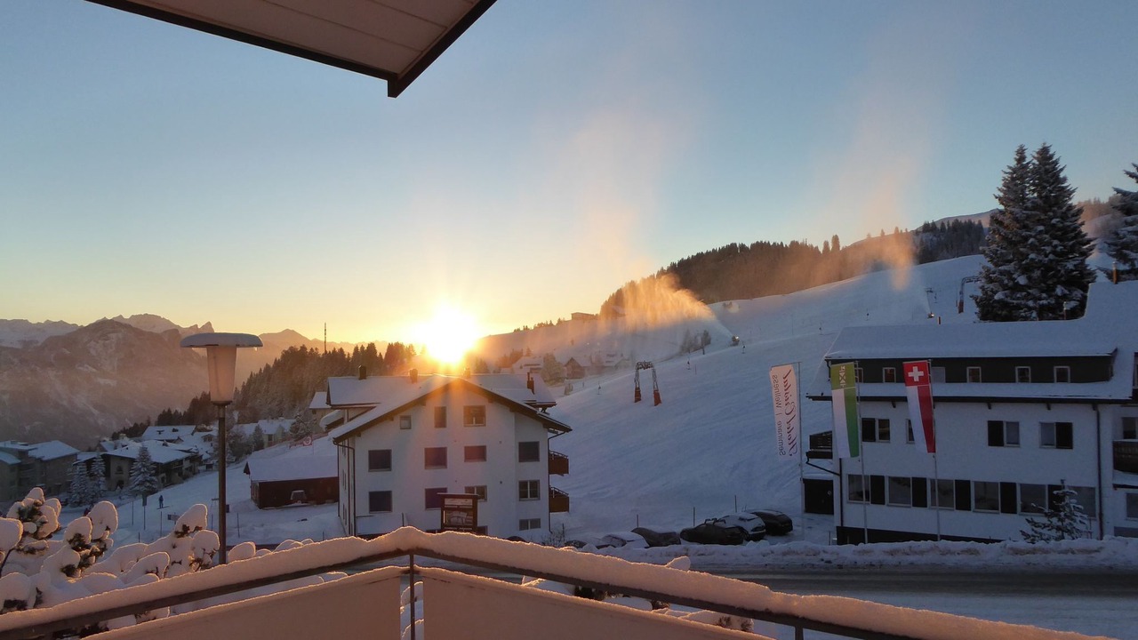 Photo of Others in Quarten