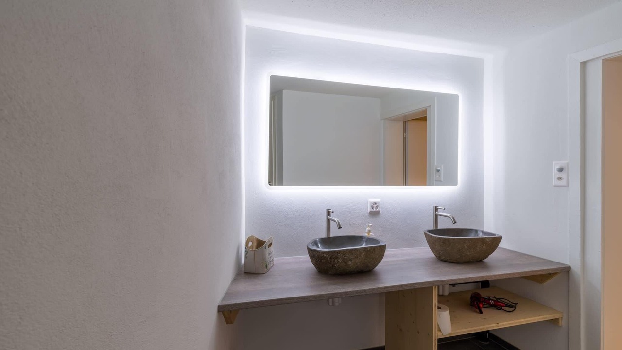 Photo of Bathroom in Naefels