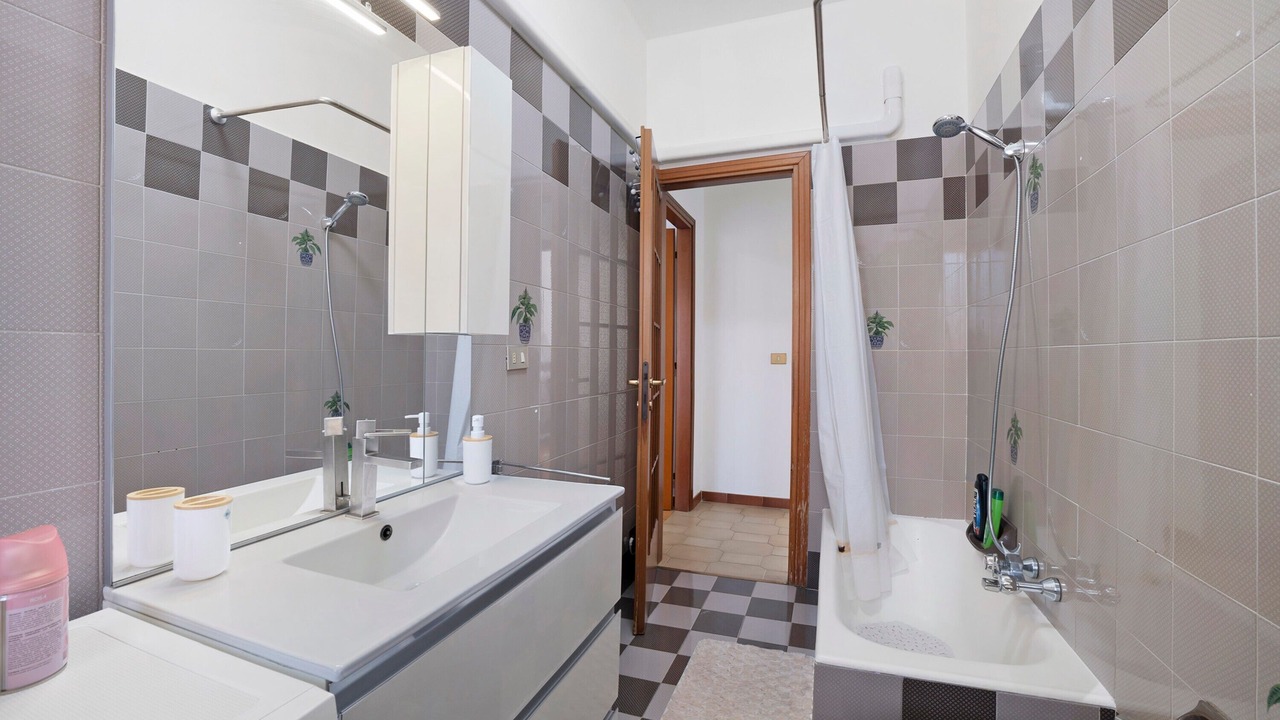 Photo of Bathroom in Intra