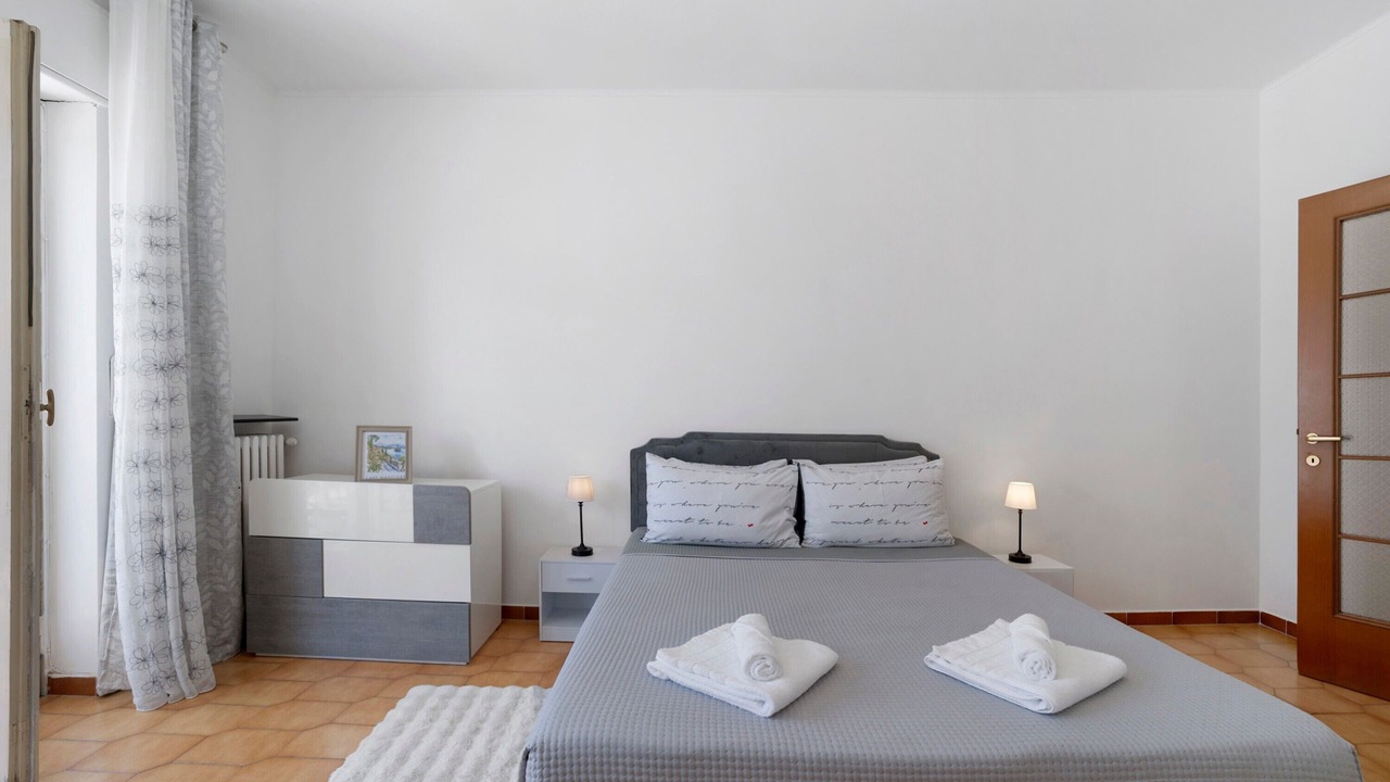 Photo of Bedroom in Intra