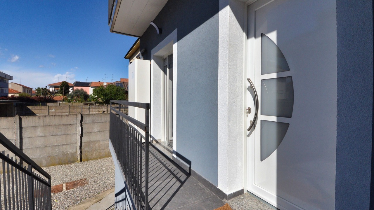 Photo of Outdoor in Rho