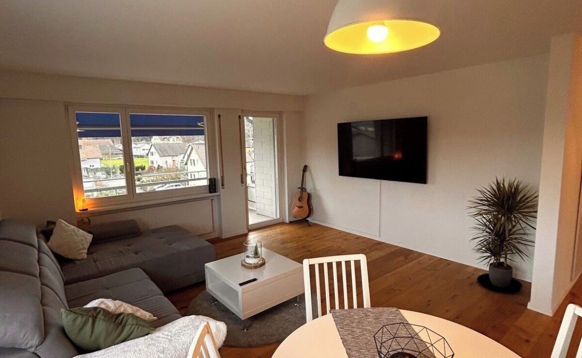 Photo of Livingroom in Full-Reuenthal