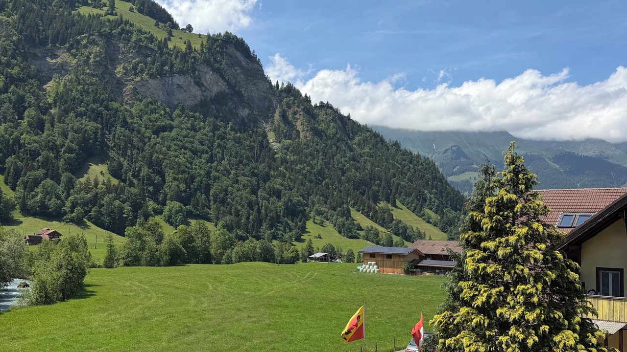 Photo of Others in Kandergrund