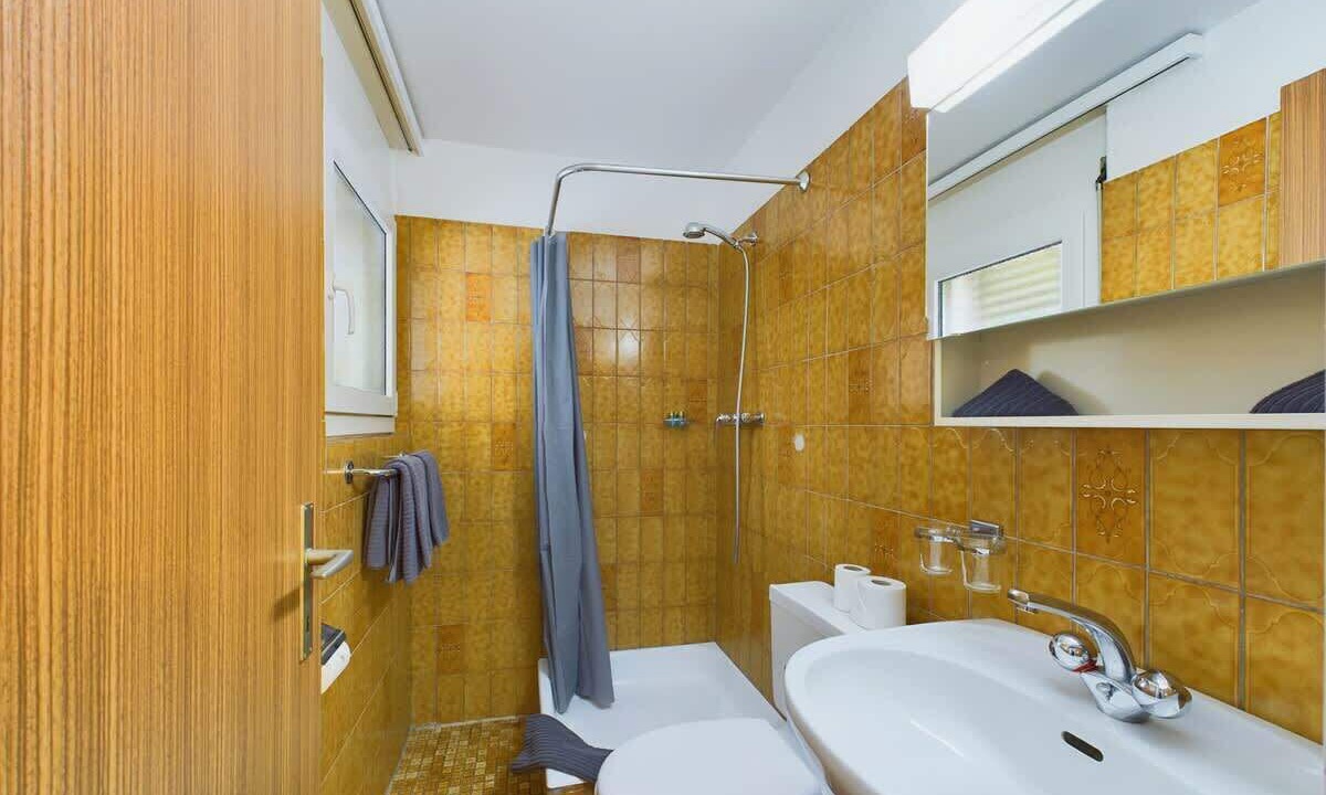 Photo of Bathroom in Taesch