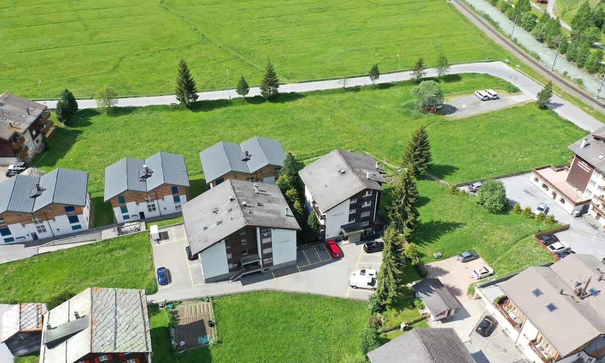 Photo of Outdoor in Taesch