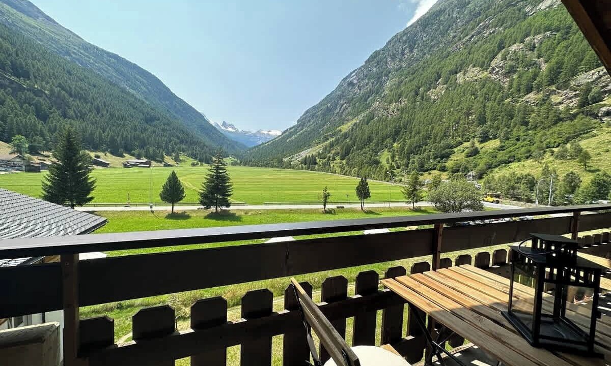 Photo of Outdoor in Taesch