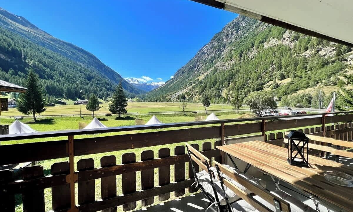 Photo of Outdoor in Taesch