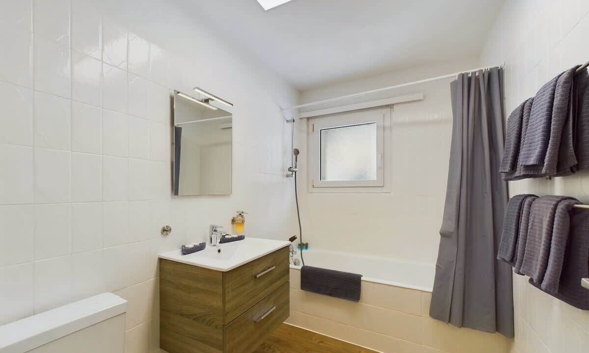 Photo of Bathroom in Taesch