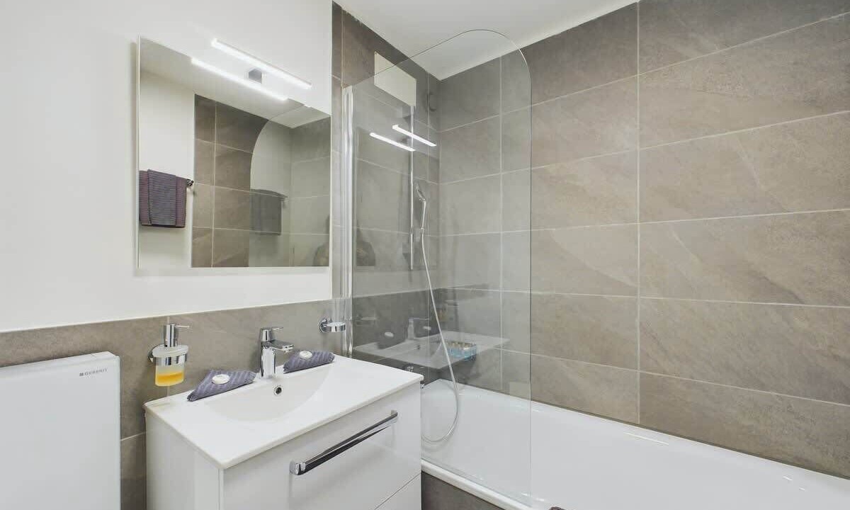Photo of Bathroom in Taesch