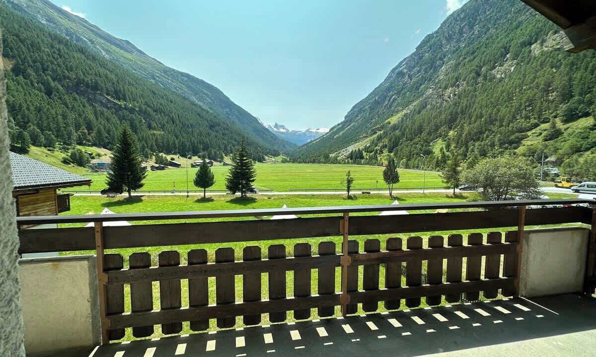 Photo of Outdoor in Taesch