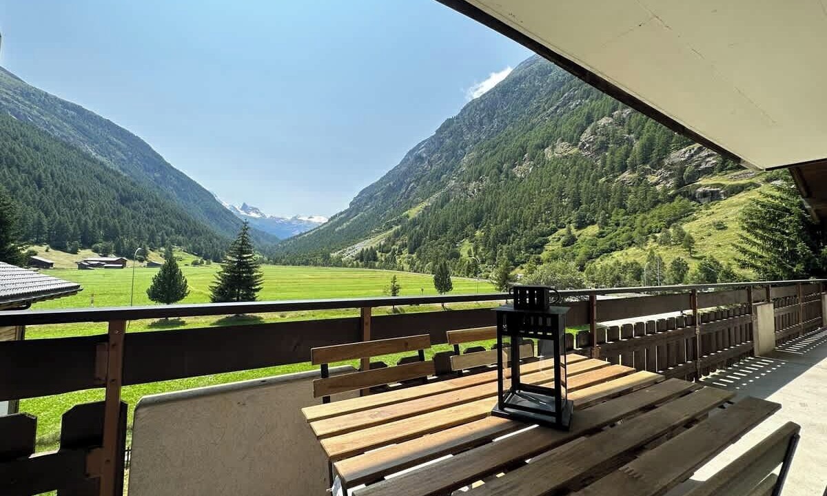 Photo of Outdoor in Taesch