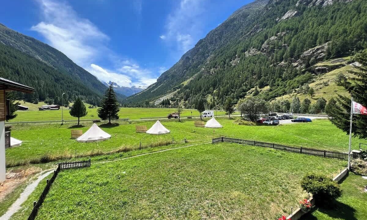Photo of Outdoor in Taesch