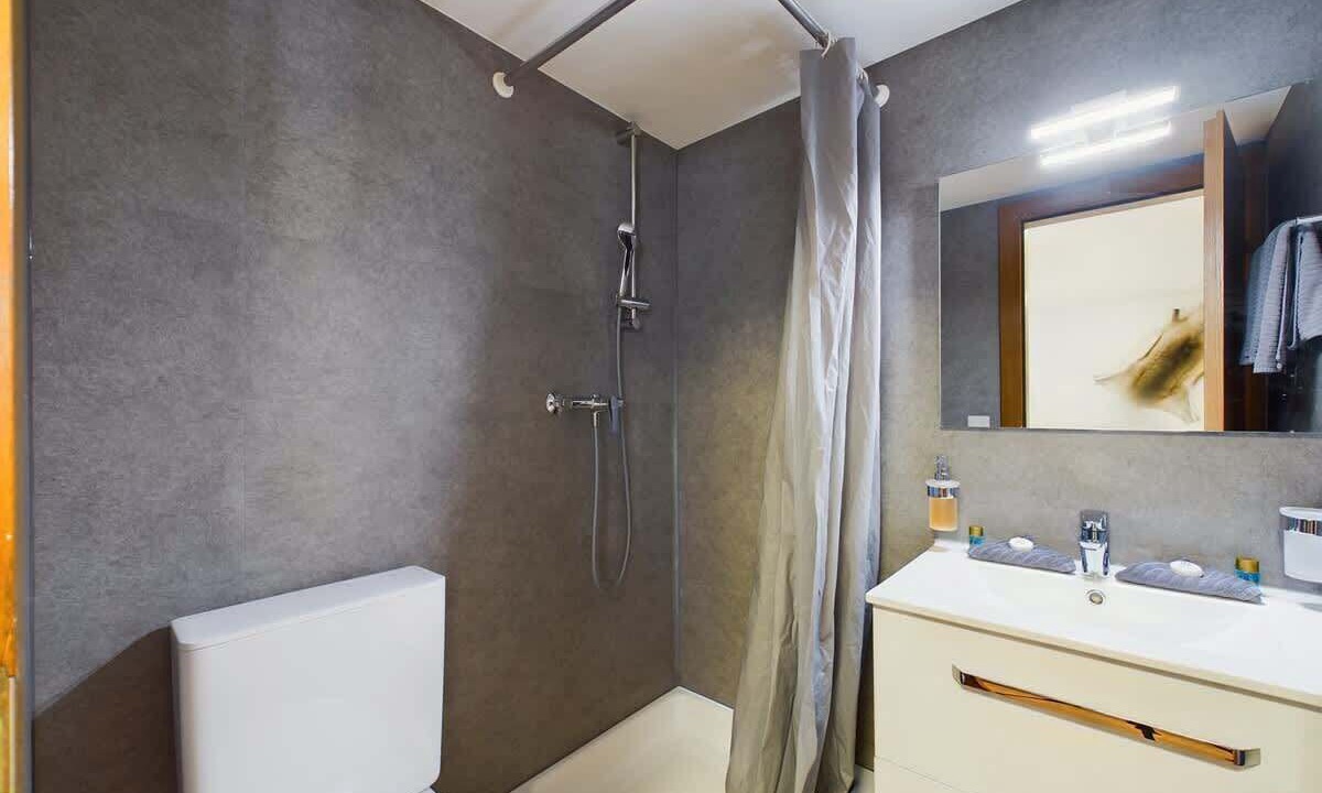 Photo of Bathroom in Taesch