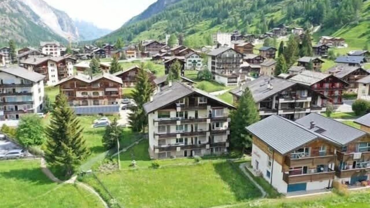 Photo of Outdoor in Taesch