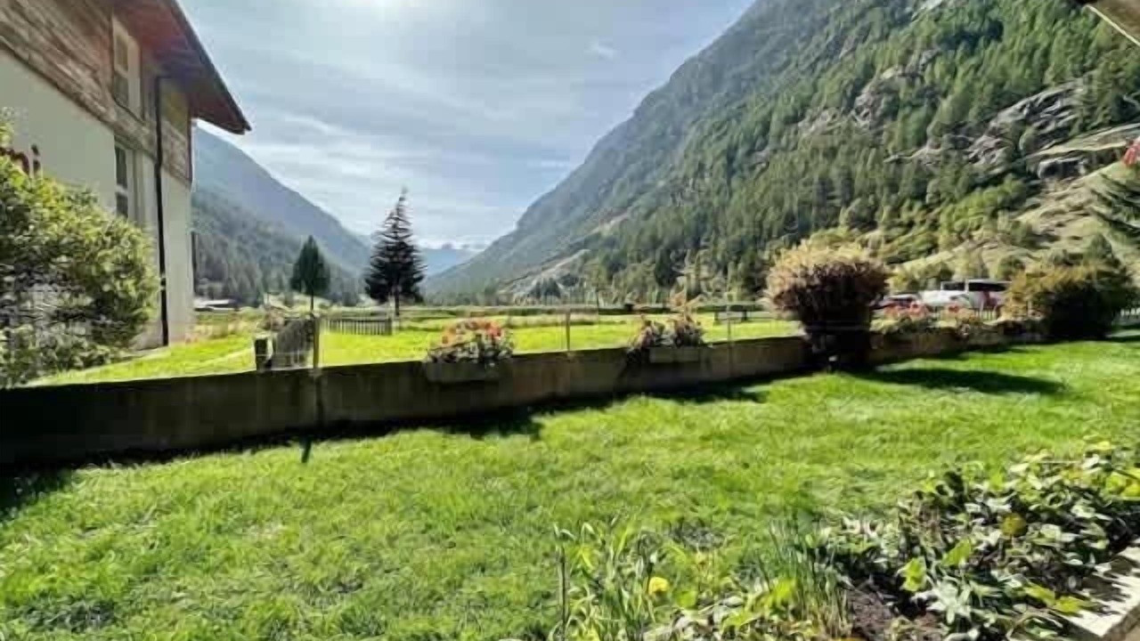 Photo of Outdoor in Taesch
